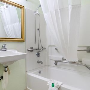 Queen Room Disability Access