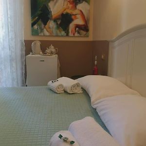 Classic Queen Room