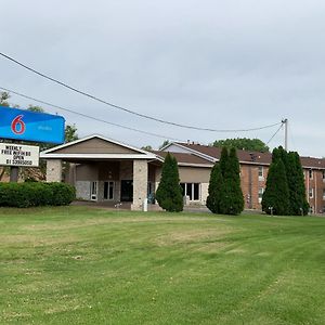 Studio 6 Rockford