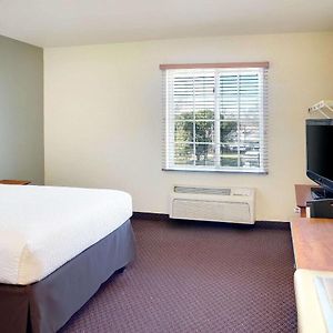 Efficiency Queen Room Mobility accessible