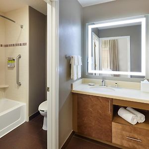 One-Bedroom Queen Suite