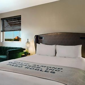Corner King Suite