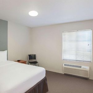 Queen Room Mobility accessible