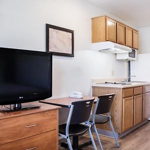 Queen Suite Mobility accessible