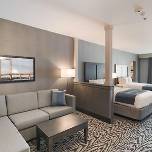 Queen Suite Mobility accessible