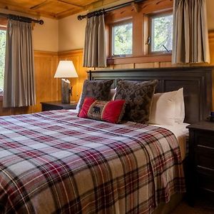 Deluxe Two-Bedroom Cabin