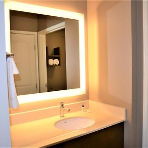 Queen Room Hearing Accesible