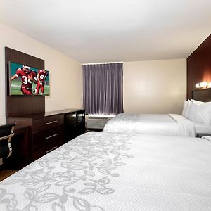 Deluxe  Queen Room Disability Access