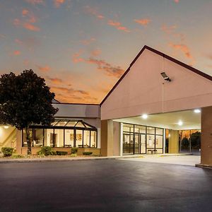 Red Roof Inn Clarksville