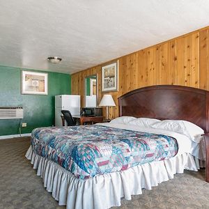 Cedar Lodge Motor Inn