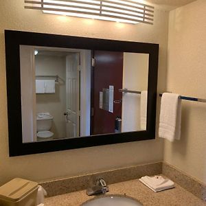 Deluxe  Queen Room Disability Access