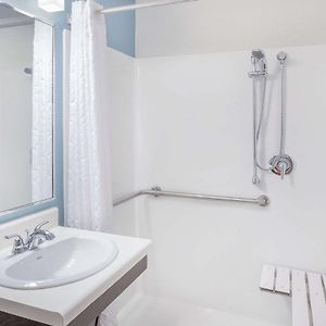 Queen Room Mobility accessible