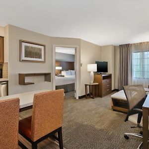 One-Bedroom Queen Suite