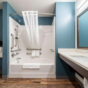 Queen Room Mobility accessible