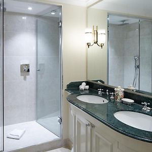 Superior One-Bedroom Apartment