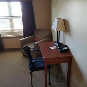Superior  Queen Suite Mobility accessible