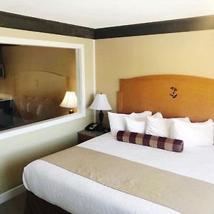 One-Bedroom Queen Suite