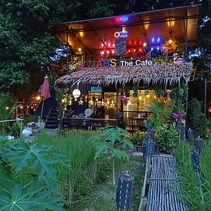 Do Dee Cafe Bangkok Hostel