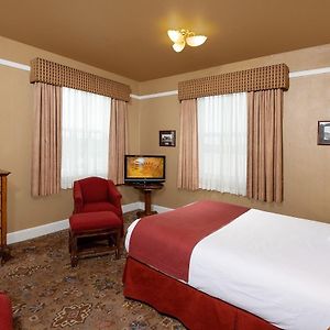 Classic Queen Room