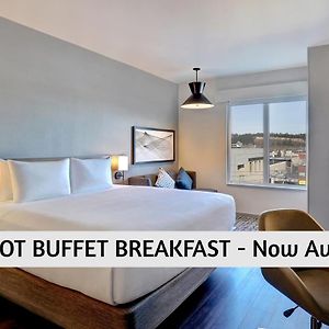 Upper Floors King Room