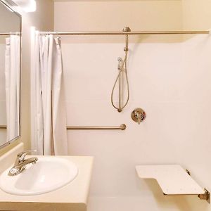 Efficiency Queen Room Mobility accessible