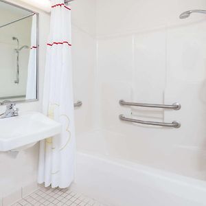 Queen Room Mobility accessible