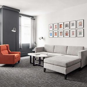One-Bedroom King Suite