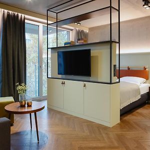Small King Studio