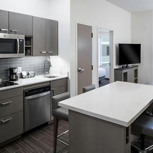One-Bedroom Upper Floors King Suite