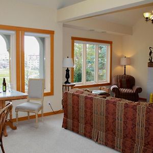 Spinnakers Gastro Brewpub & Guesthouses