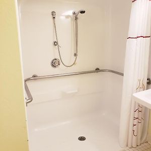 Queen Suite Mobility accessible