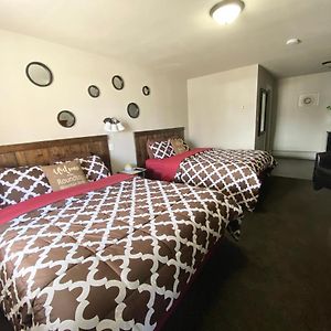 Standard Double Queen Room