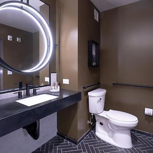 Standard Queen Room Hearing accessible