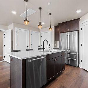 One-Bedroom King Suite