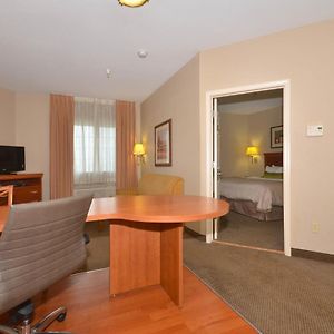 One-Bedroom Queen Suite