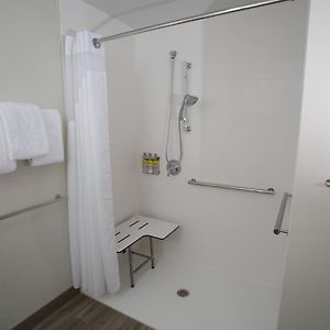 Deluxe  King Room Hearing accessible