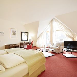 Pavilion Room