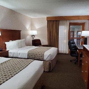 Pool Side Queen Room