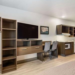 Queen Suite Mobility accessible