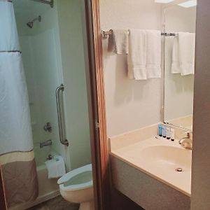 Queen Room Two Queen Beds Pet Friendly