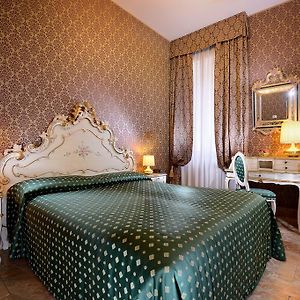 Classic Queen Room