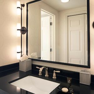 One-Bedroom King Suite