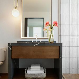 Standard Queen Room Hearing accessible