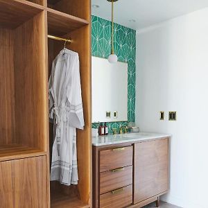 Mini King Room
