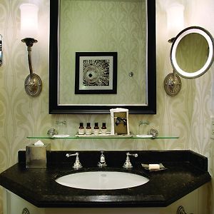 Signature Queen Room Mobility accessible