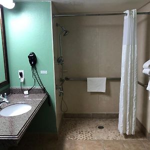 Queen Room Mobility accessible