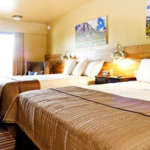 Blue Lakes Inn