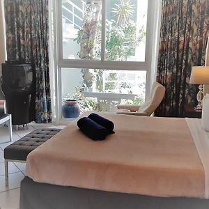 Deluxe Studio
