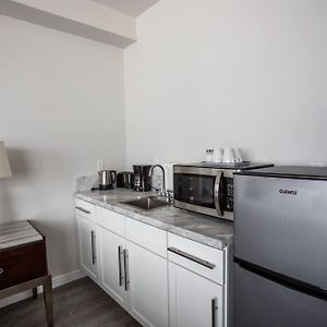 Downtown View 4 Sleepers Studio- Great For Getaway