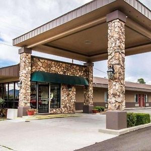 Econo Lodge University
